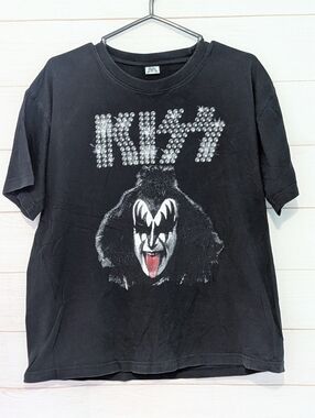 Vintage Kiss 👄 Concert Graphic Tee Size Medium
